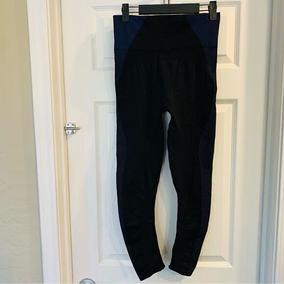 SPANX High Rise Seamless Athletic Leggings Black and Blue Size Large - Picture 5 of 11